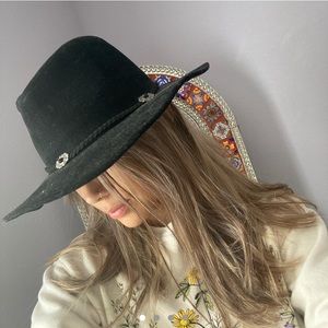 Black One Size Suede Hat